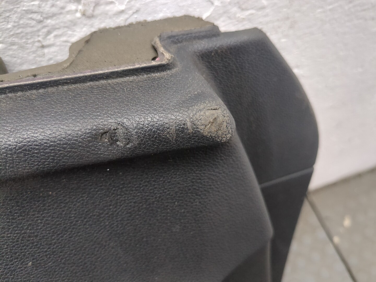 Обшивка двери передней левой