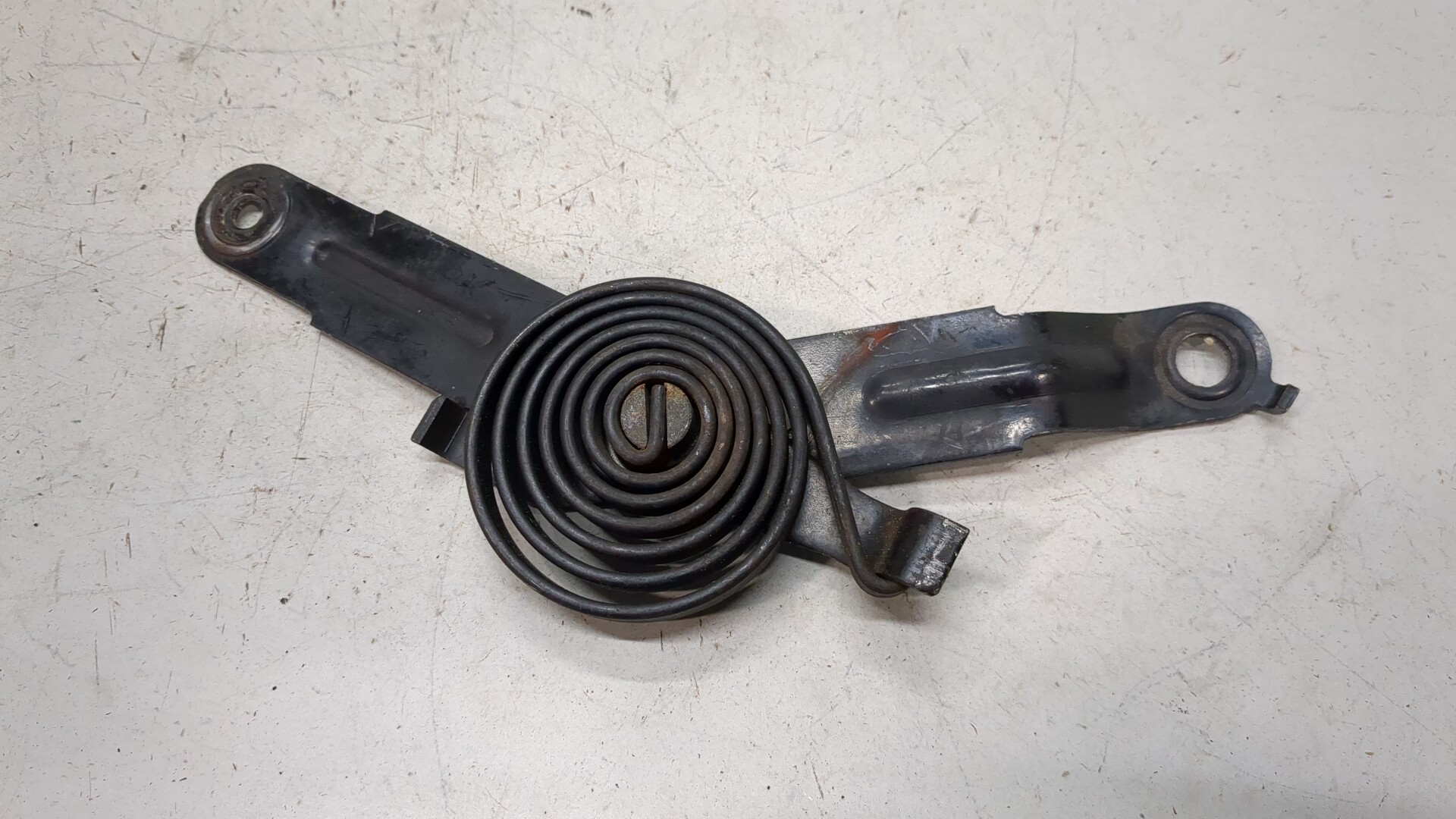 Петля капота правая