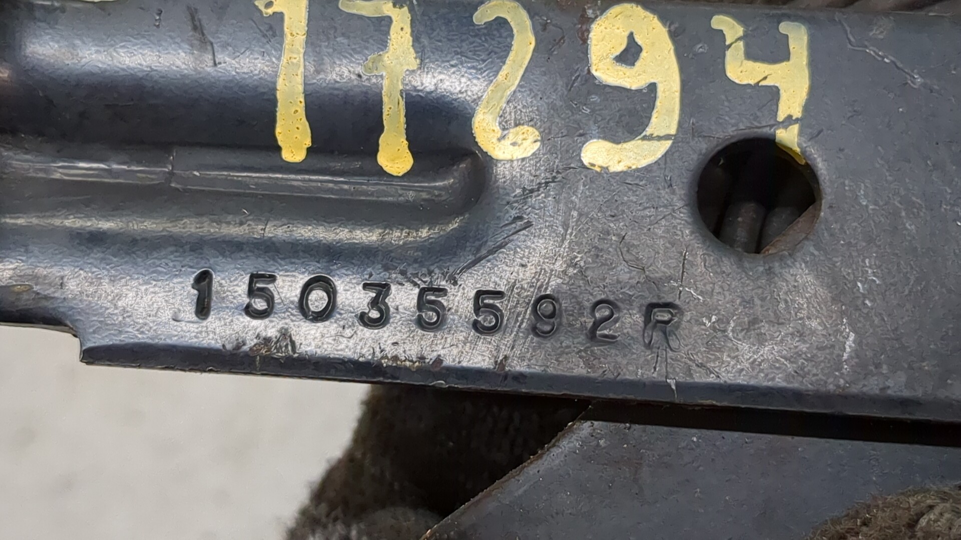 Петля капота правая