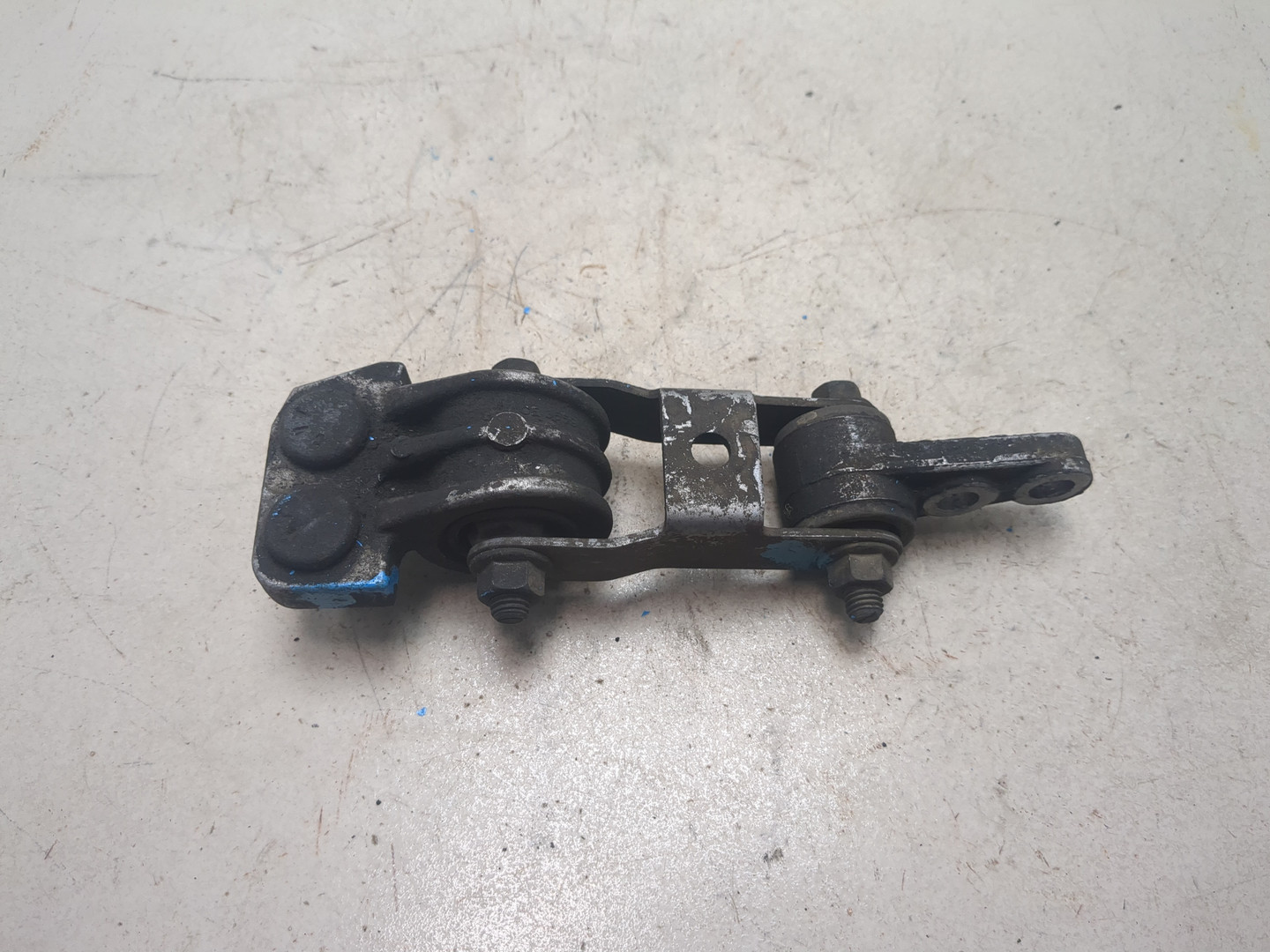 Опора КПП левая