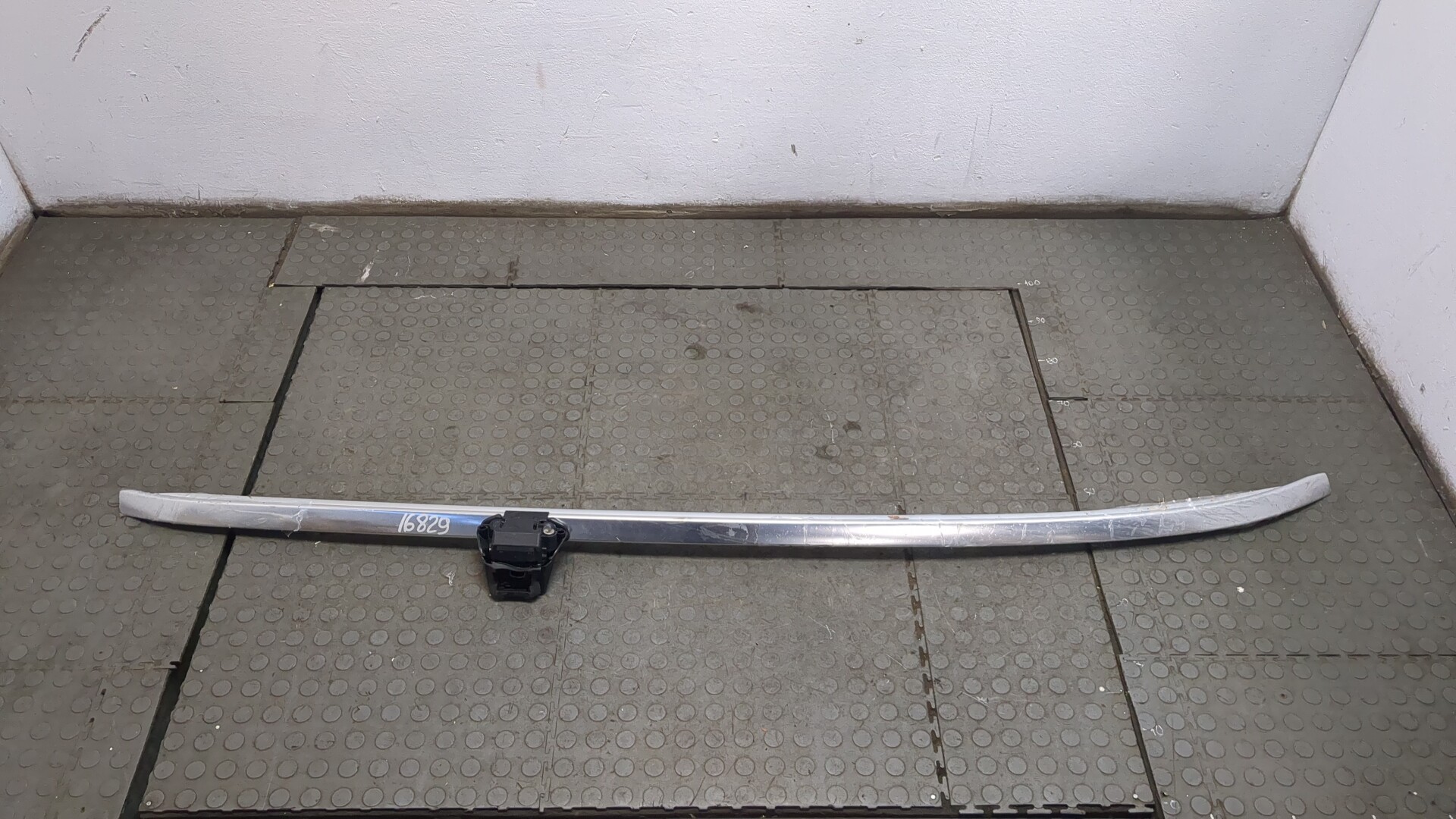 Рейлинг (релинг) левый (планка на крышу)