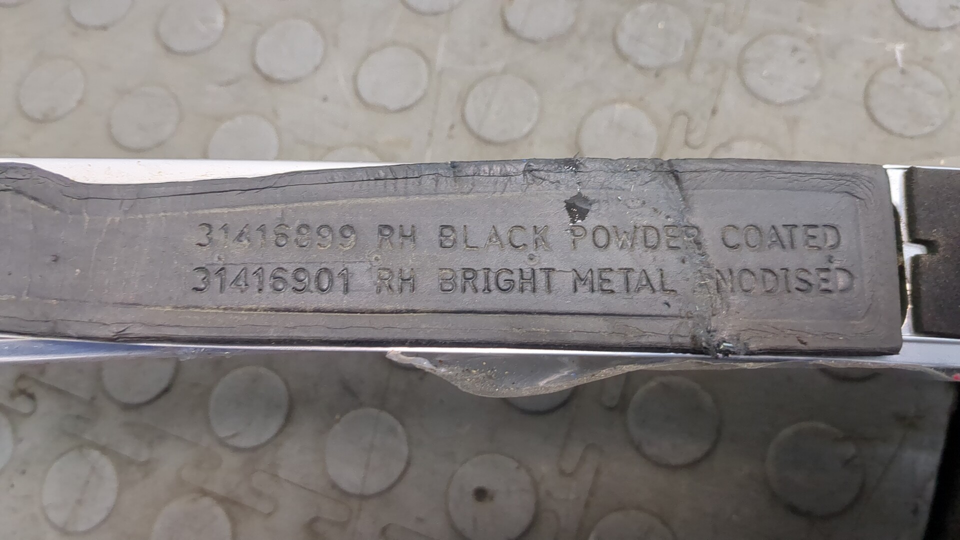 Рейлинг (релинг) правый (планка на крышу)