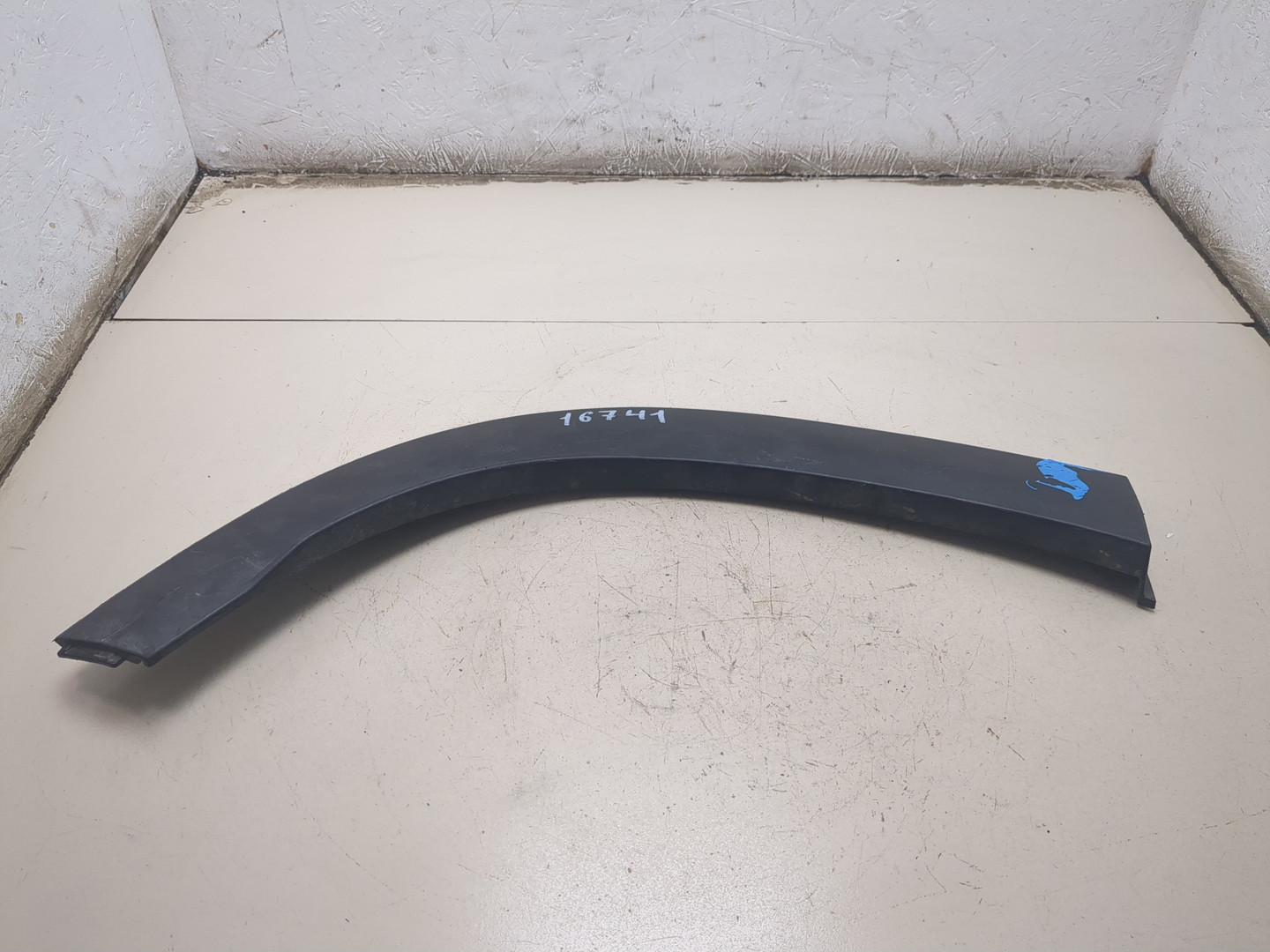 Молдинг заднего крыла правого