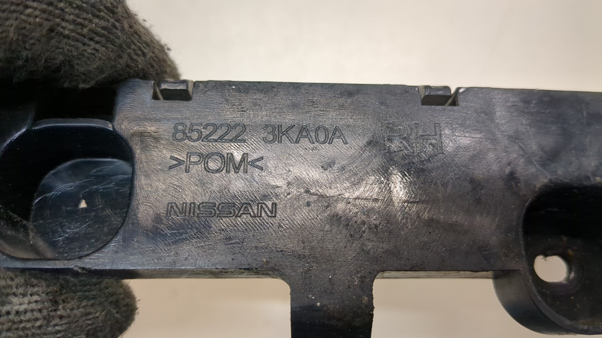 Кронштейн заднего бампера правый