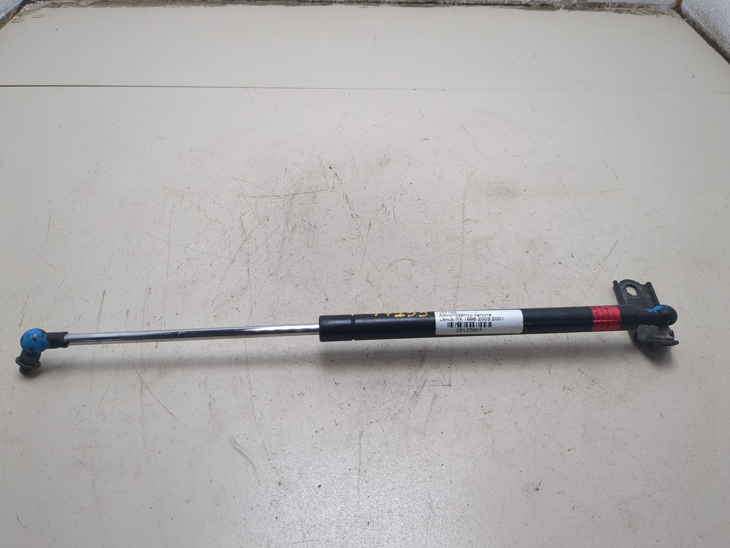 Амортизатор капота