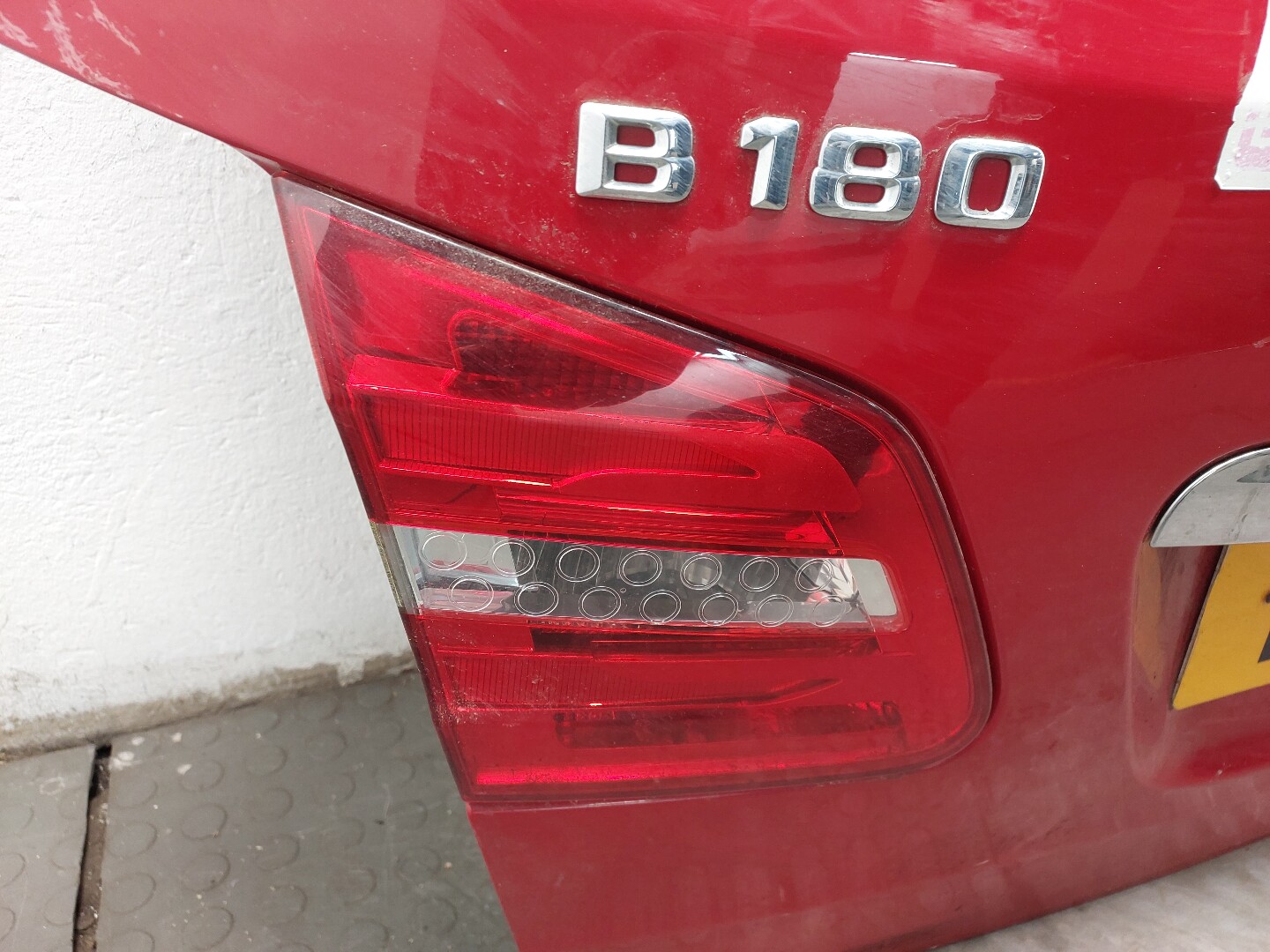 Дверь багажника