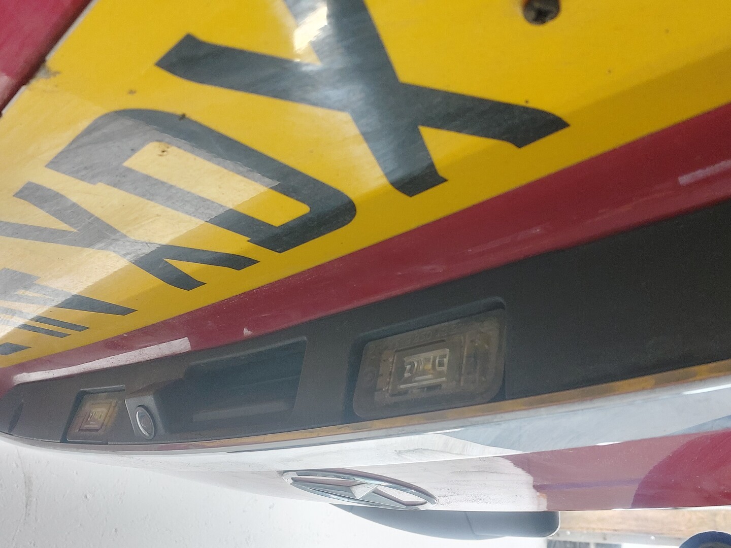 Дверь багажника