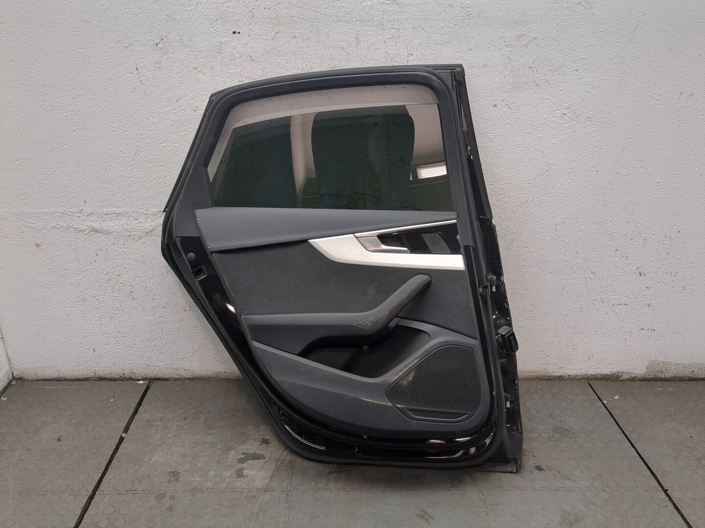 Дверь задняя левая