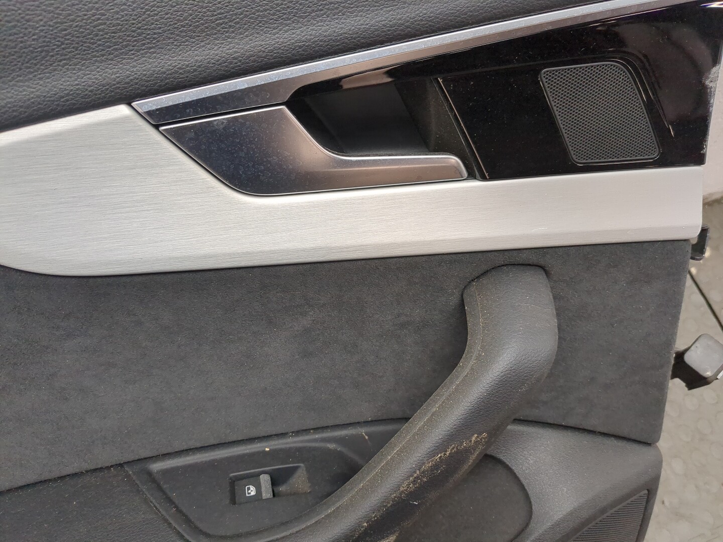 Дверь задняя левая