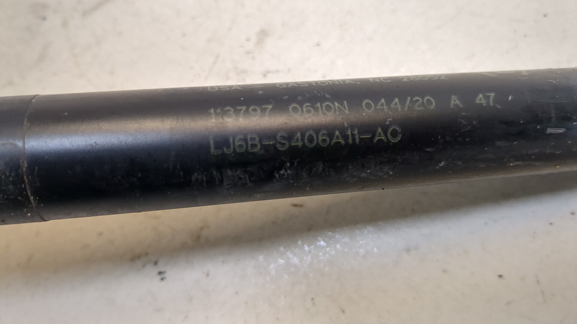 Амортизатор крышки багажника