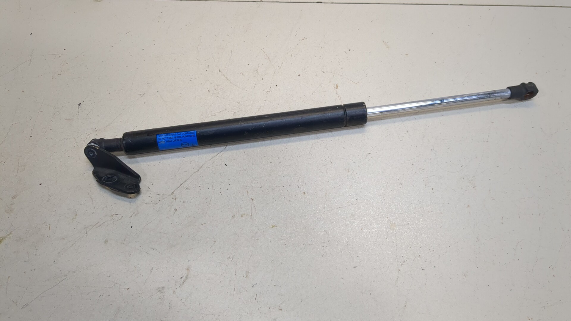 Амортизатор крышки багажника