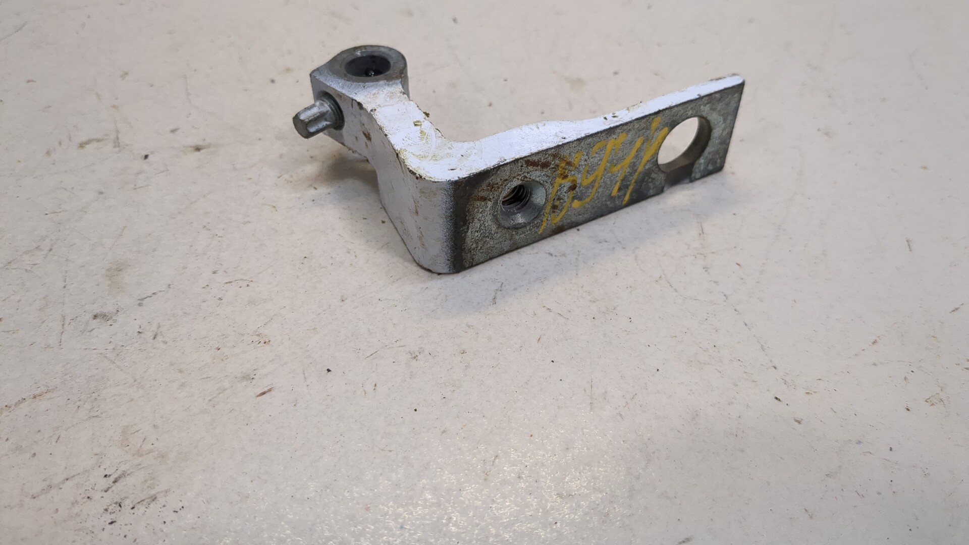 Петля двери