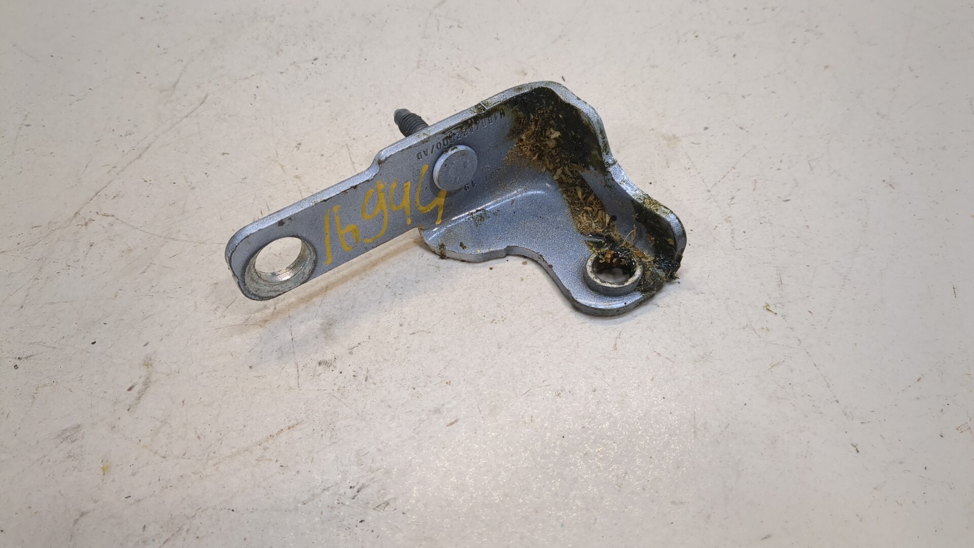 Петля двери