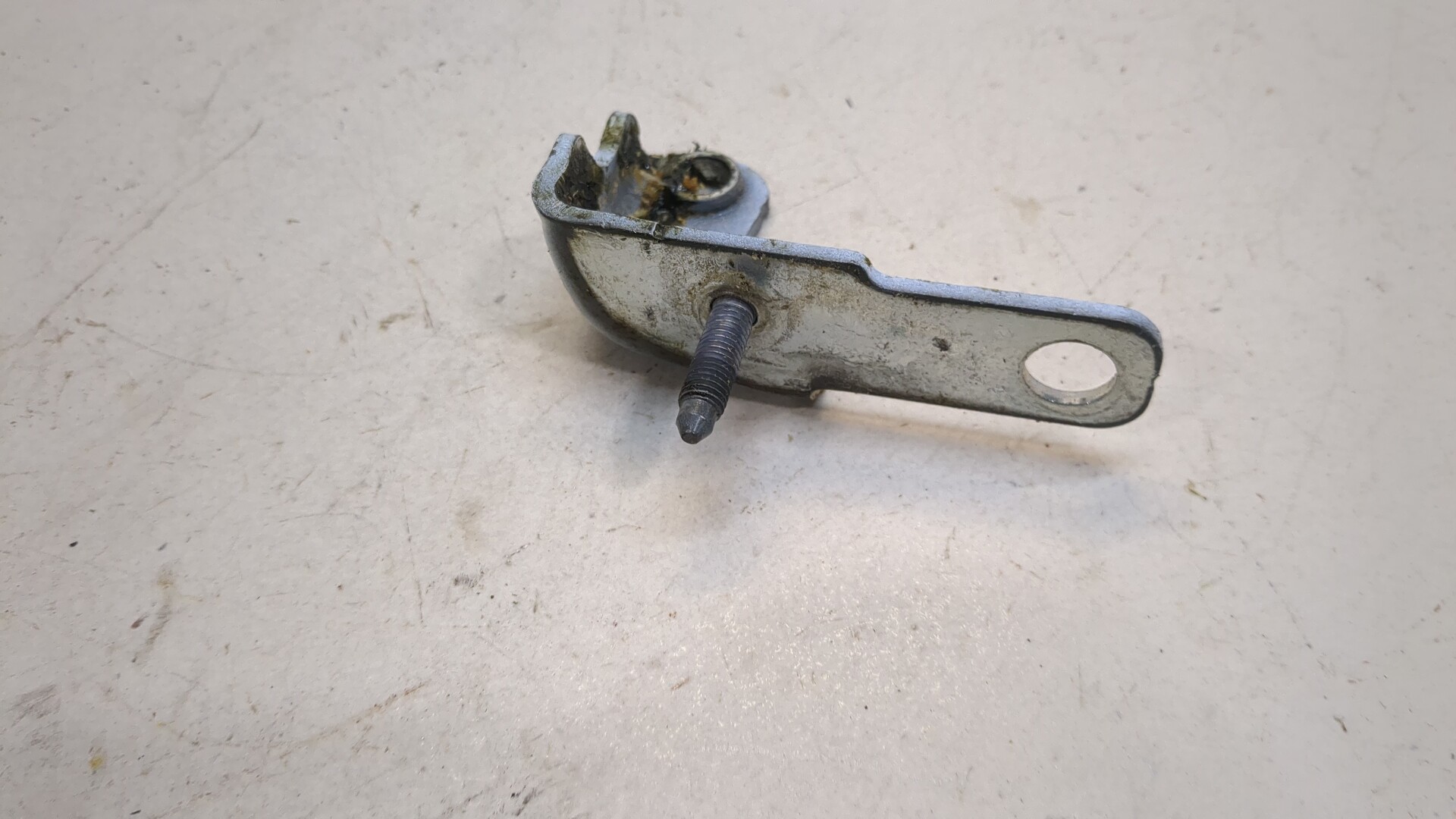 Петля двери