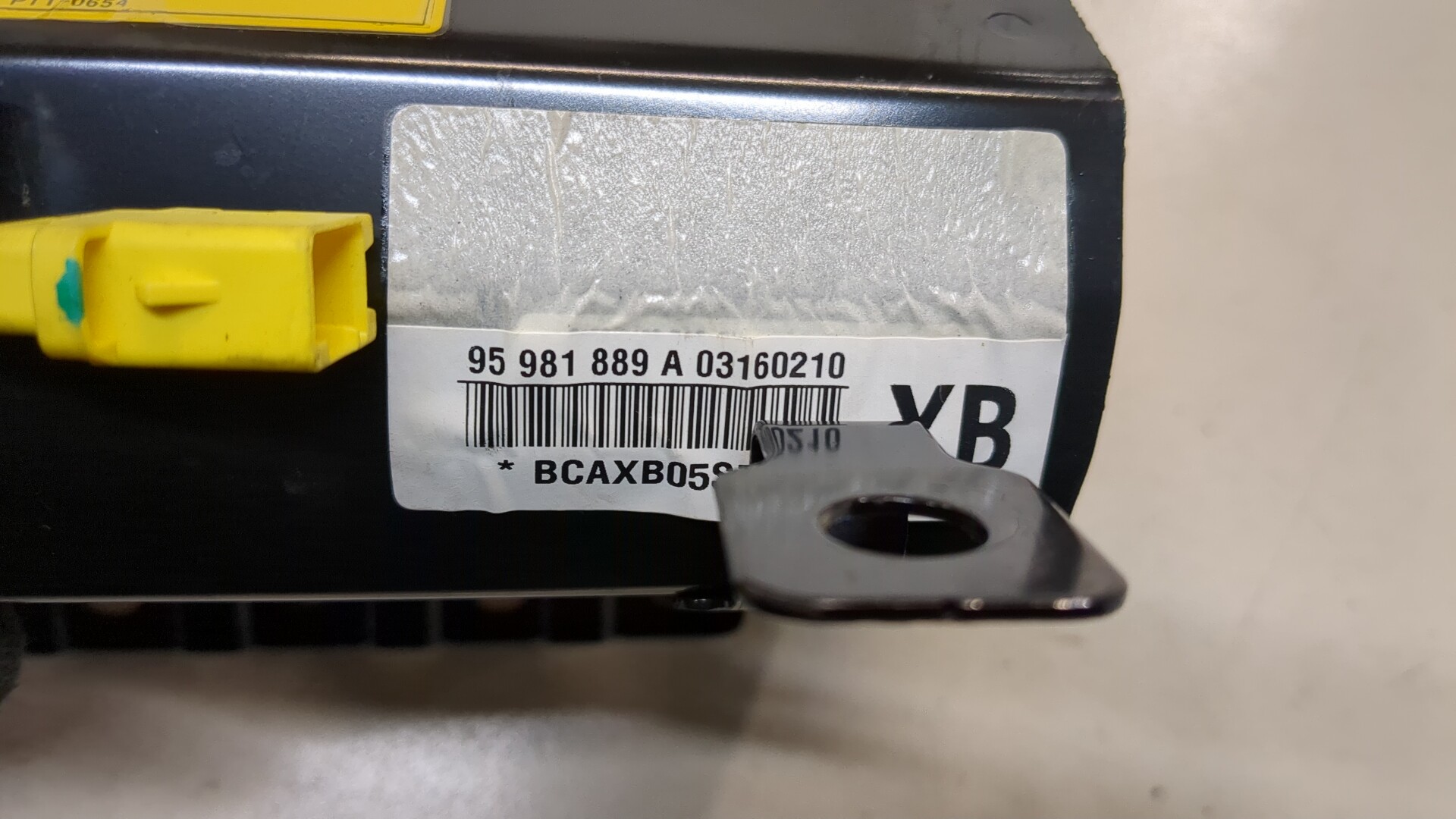 Подушка безопасности пассажирская (в торпедо)