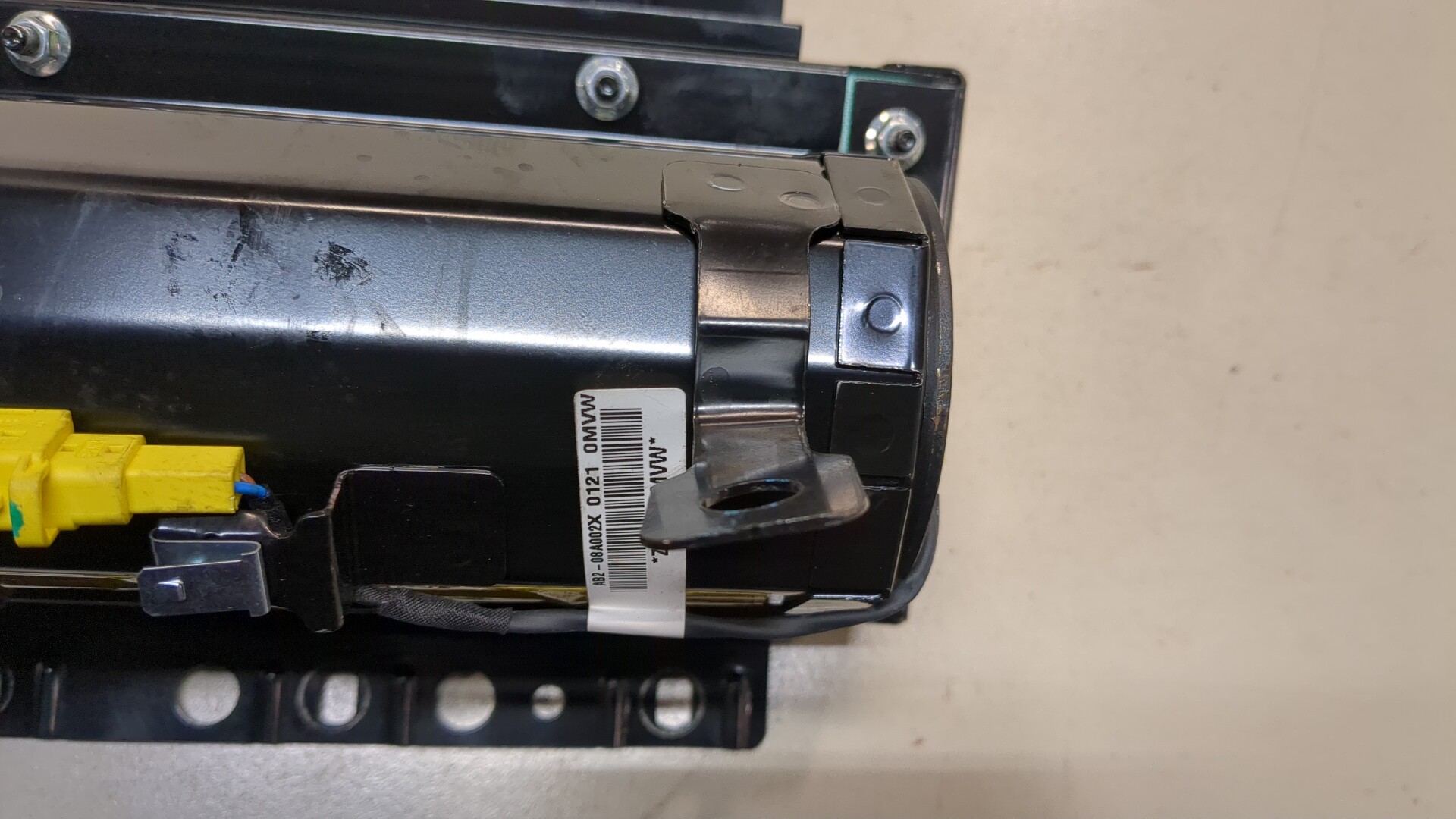 Подушка безопасности пассажирская (в торпедо)