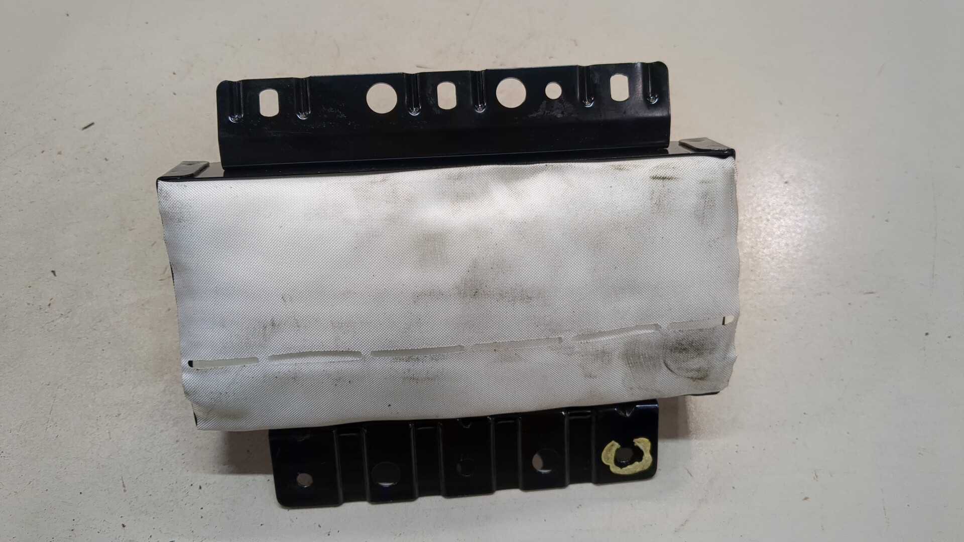 Подушка безопасности пассажирская (в торпедо)