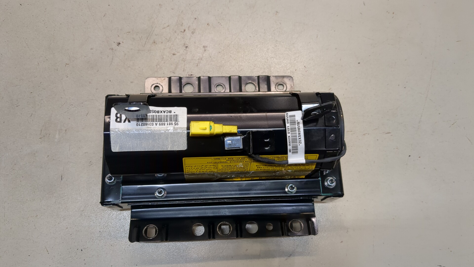 Подушка безопасности пассажирская (в торпедо)