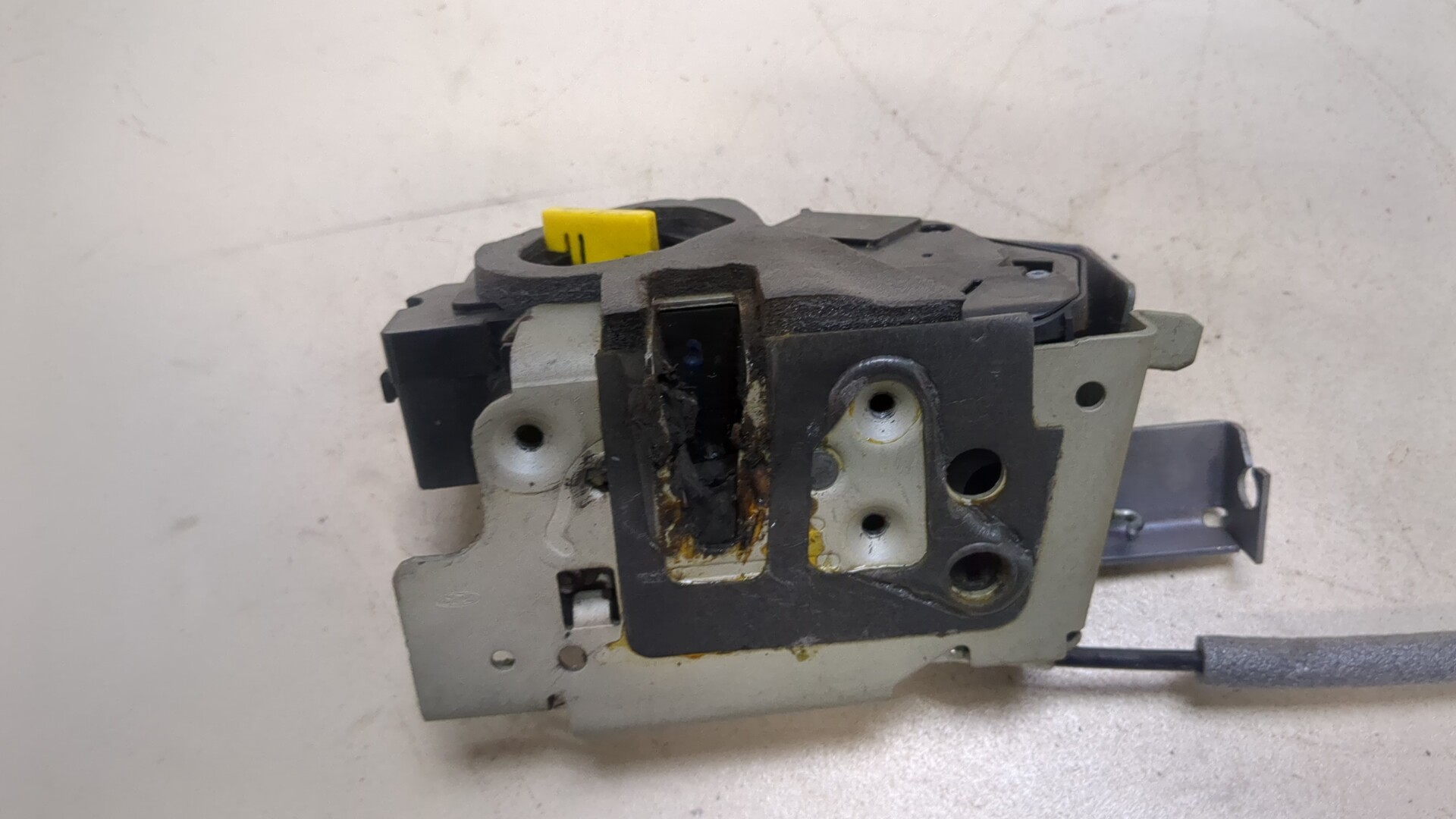 Замок двери задней правой