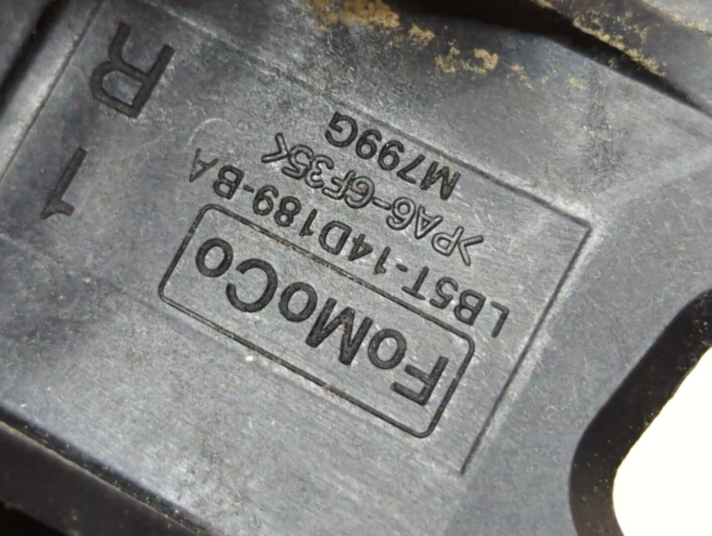 Кронштейн заднего бампера правый