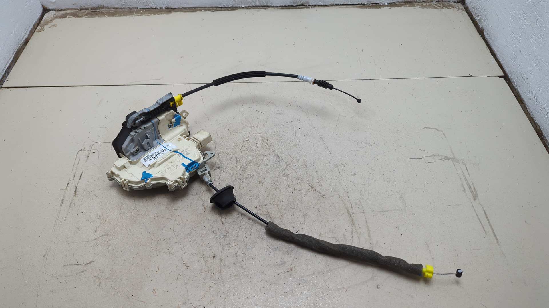 Замок двери задней левой