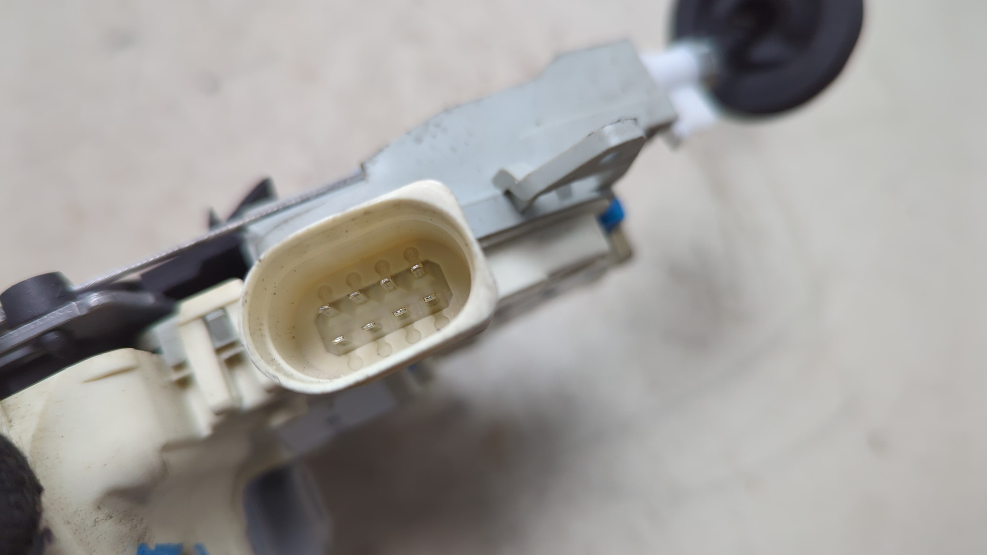 Замок двери задней левой