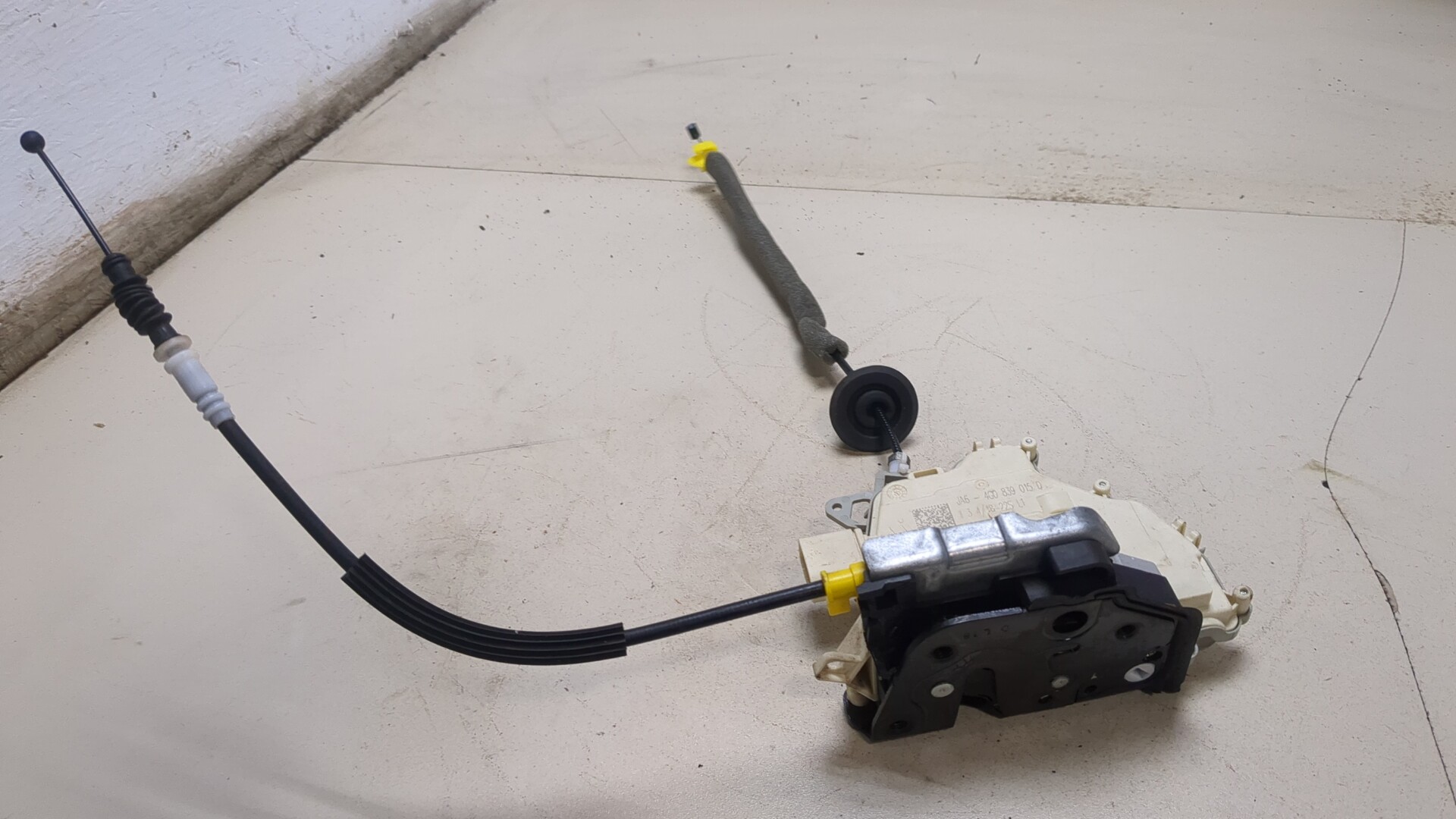 Замок двери задней левой