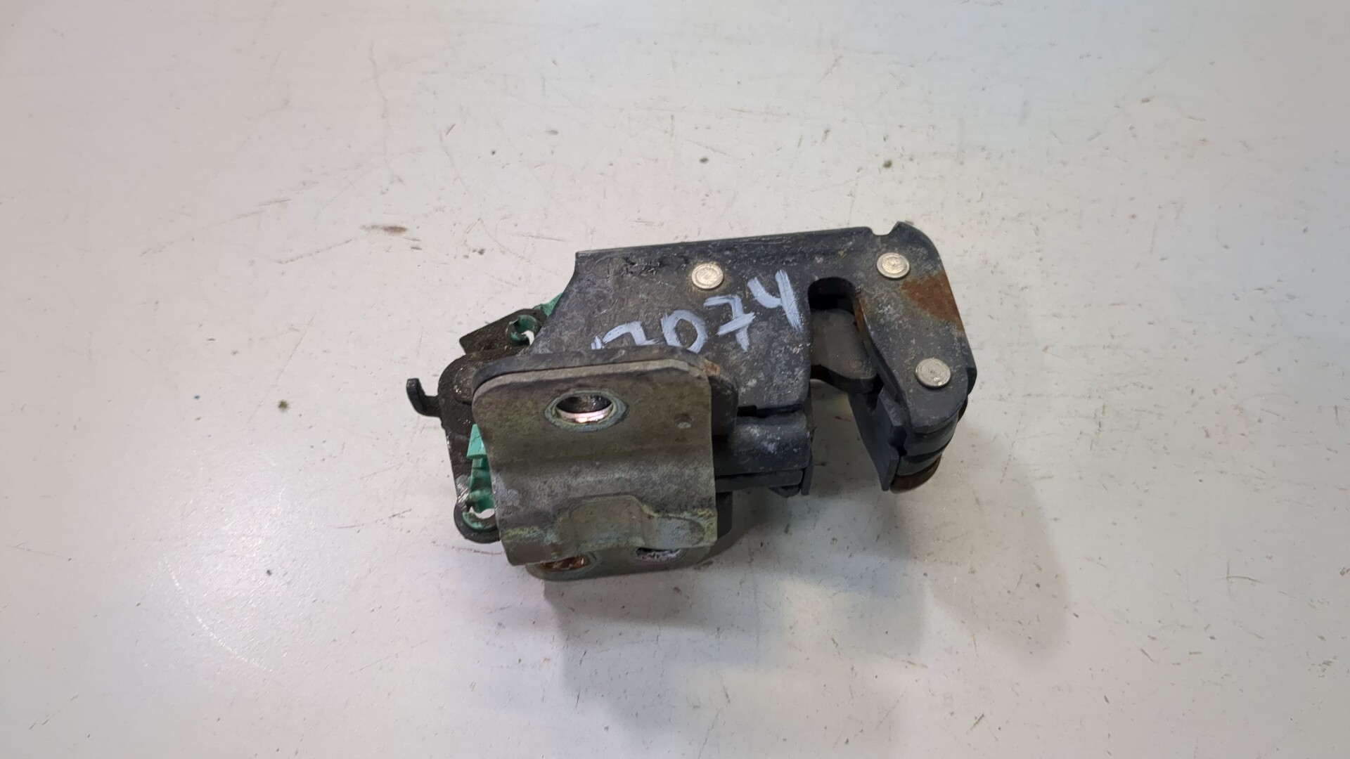 Замок багажника