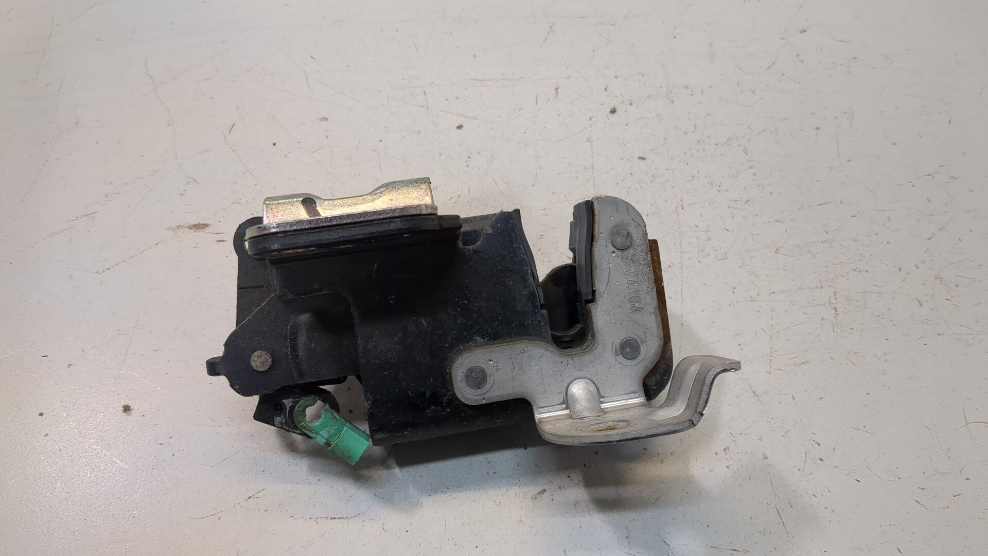 Замок багажника