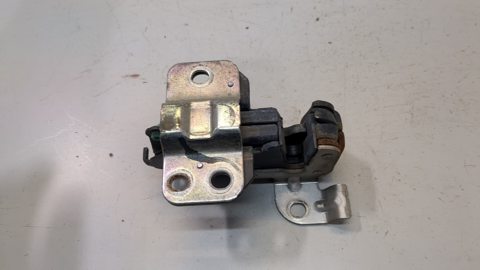 Замок багажника