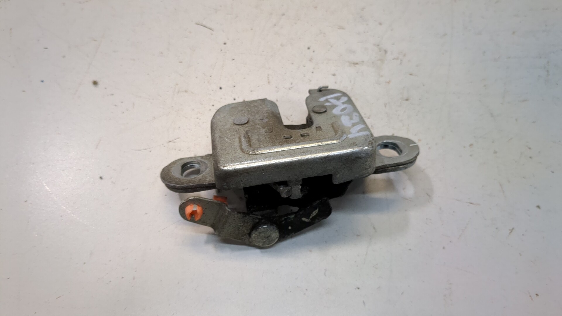 Замок багажника