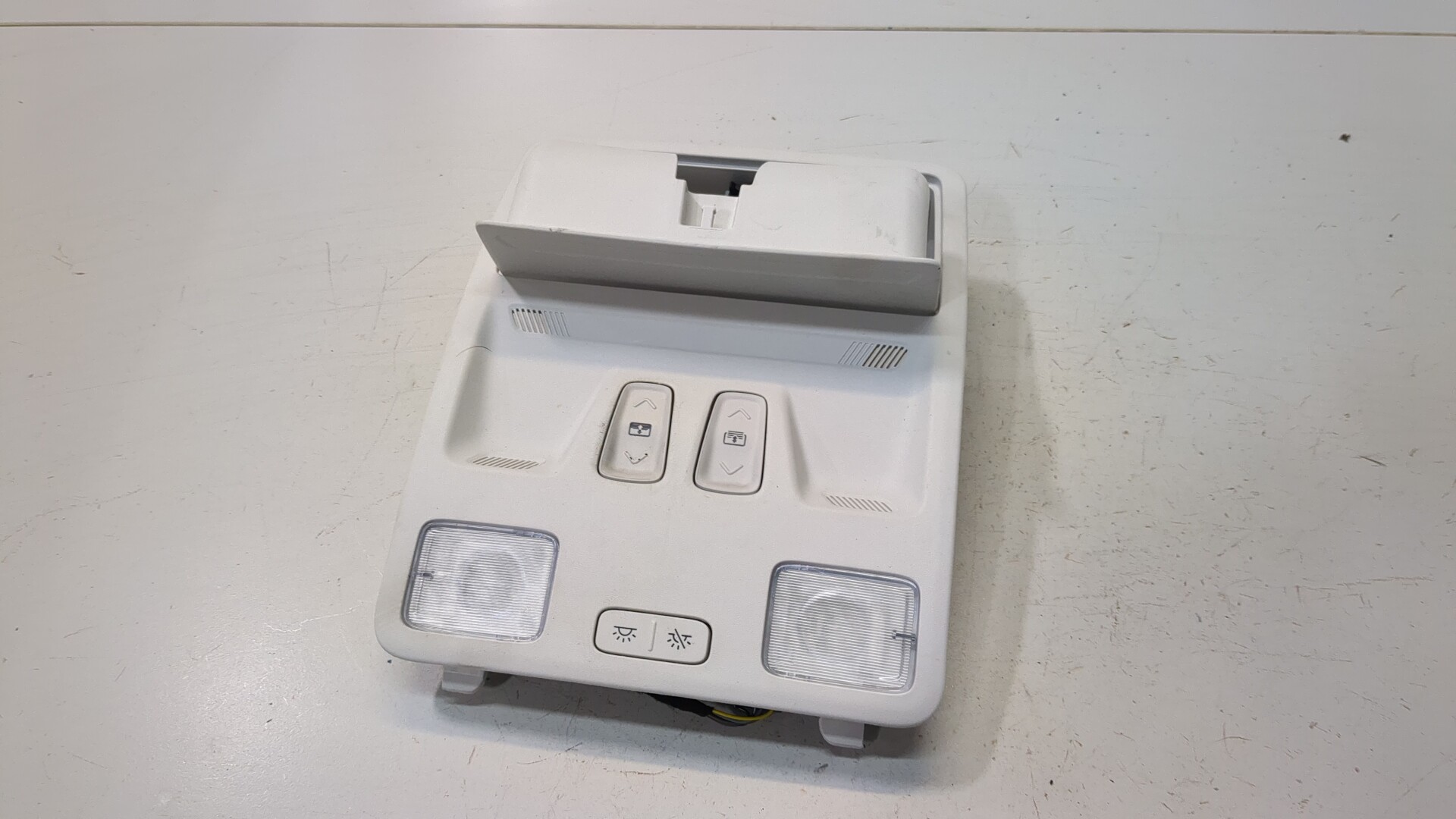 Плафон салонный