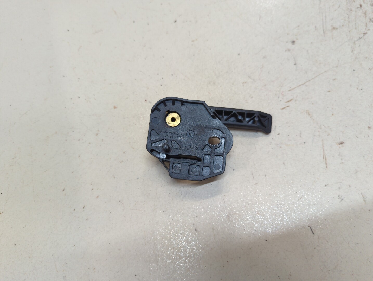 Ручка открывания капота