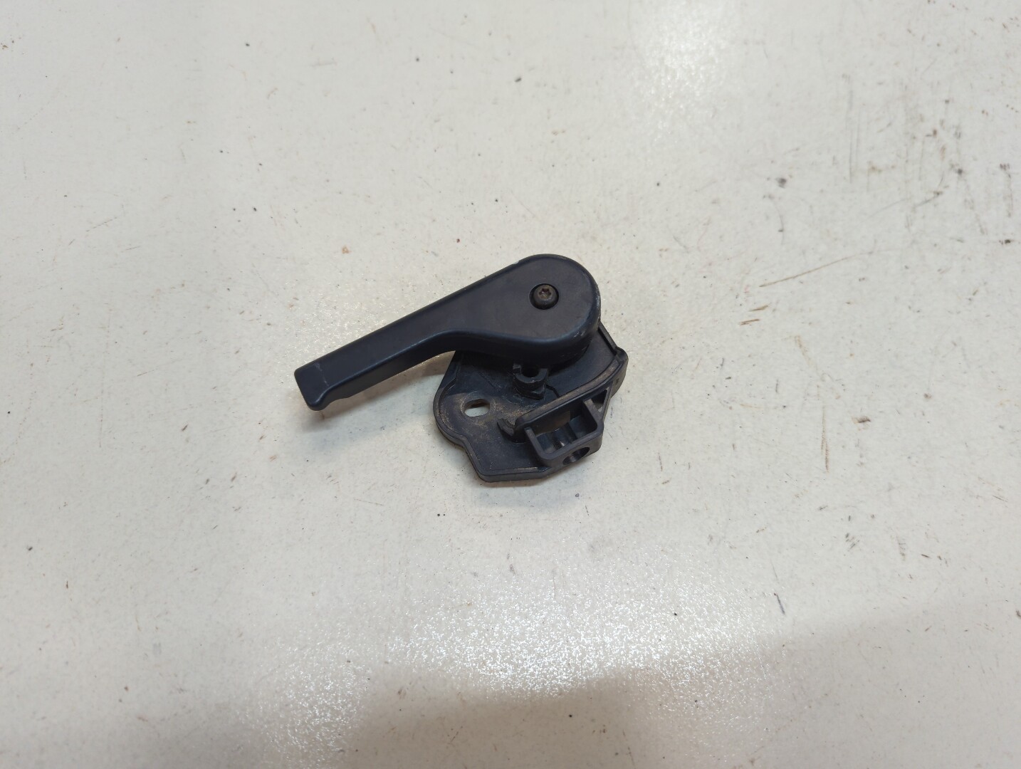 Ручка открывания капота