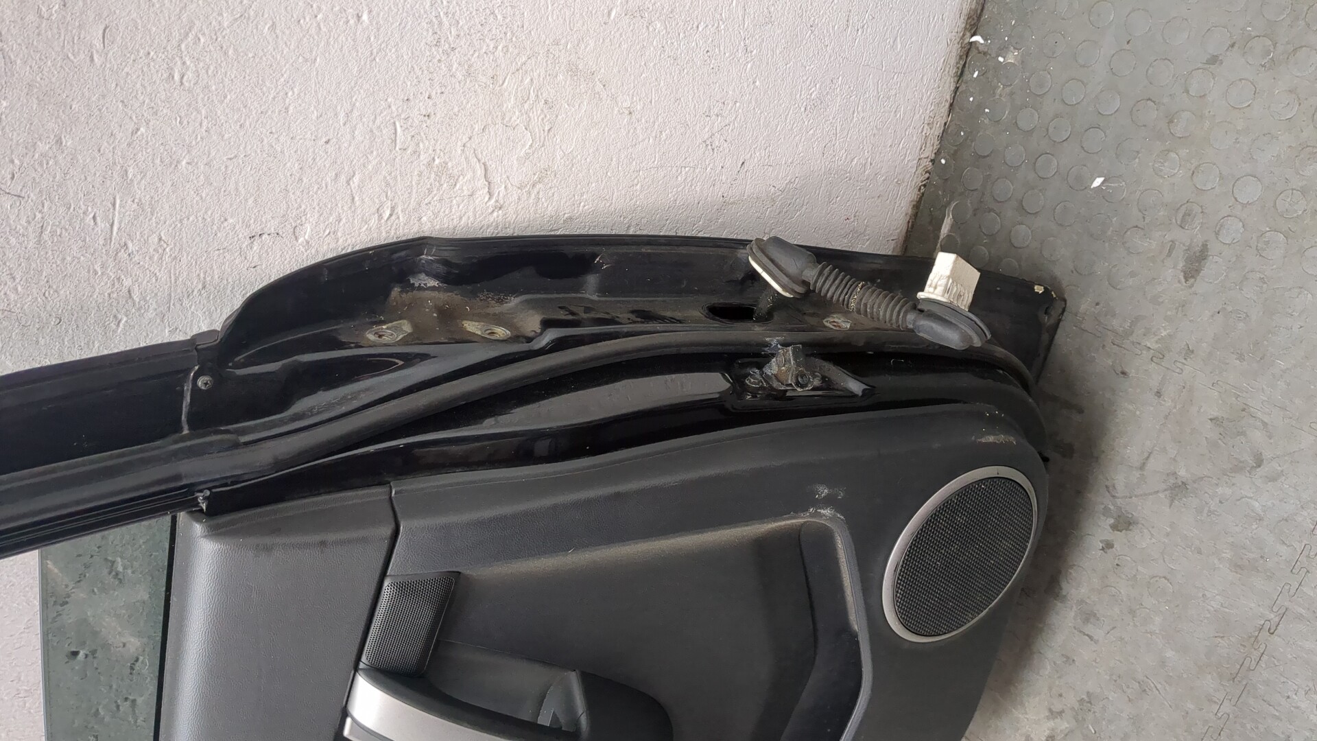 Дверь задняя левая