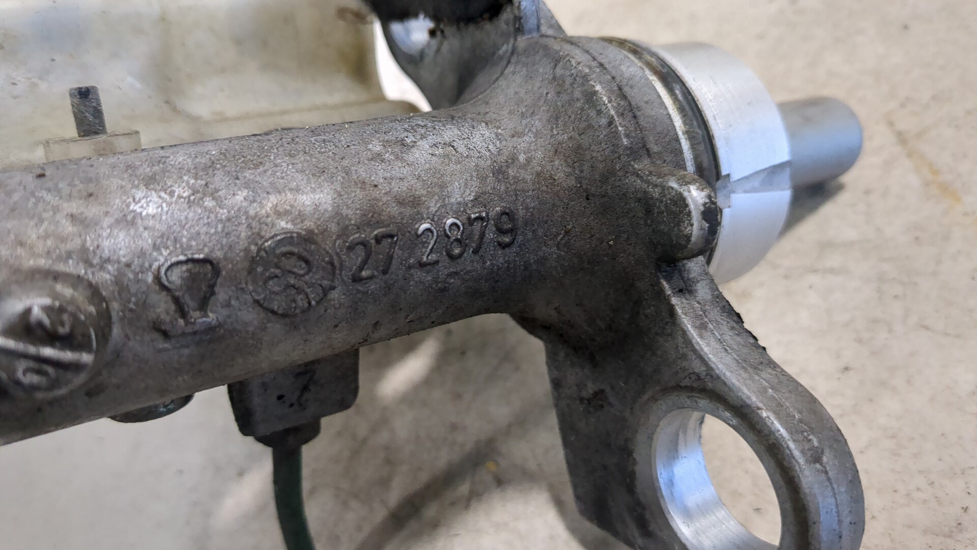 Цилиндр тормозной главный