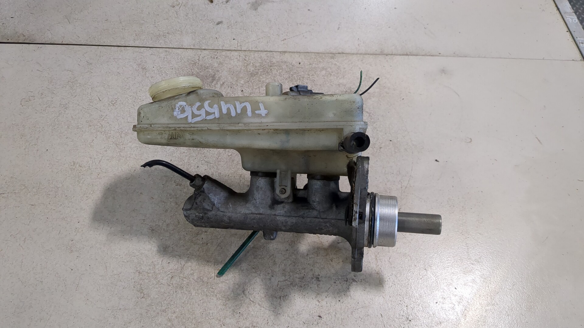 Цилиндр тормозной главный