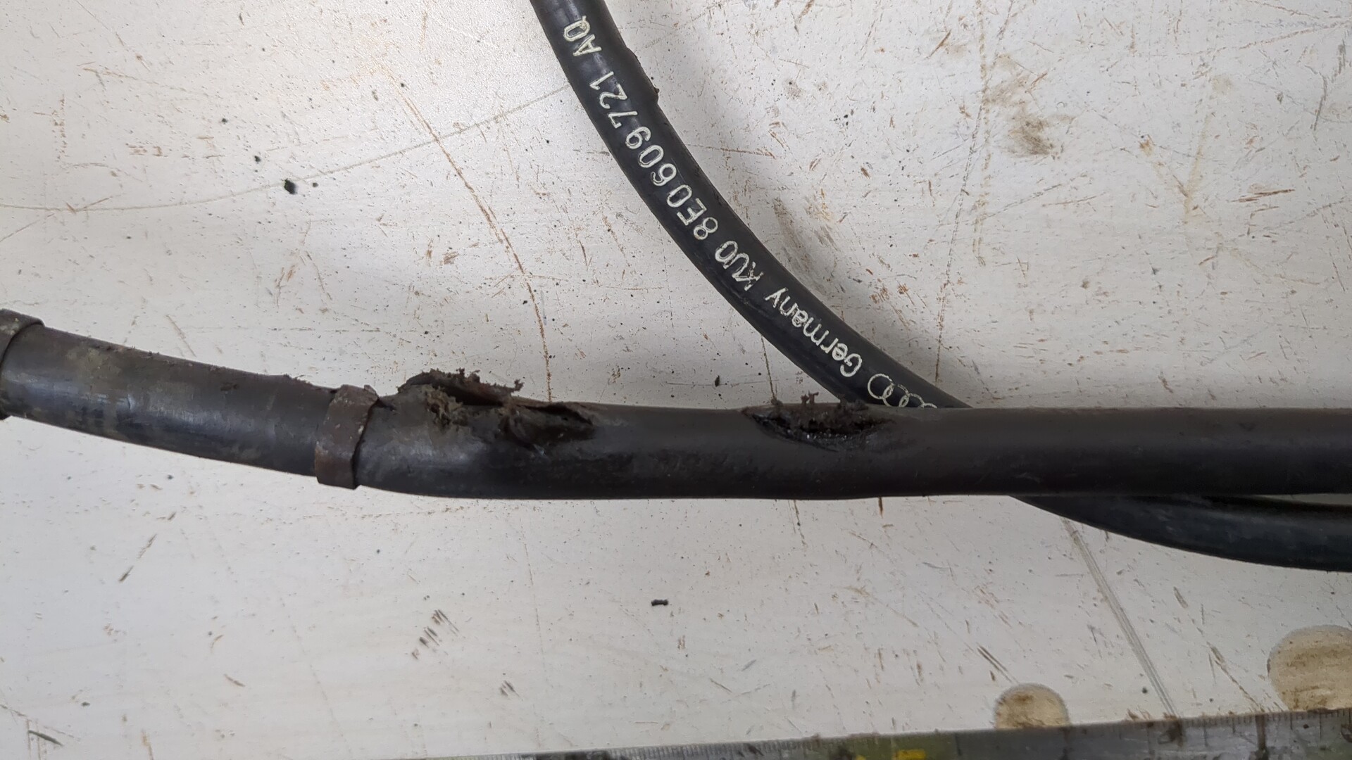 Трос стояночного тормоза