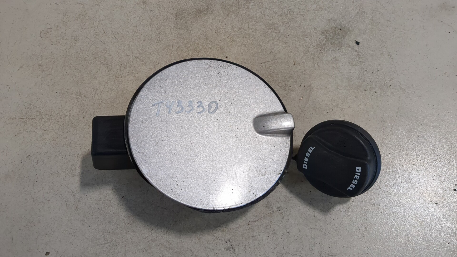 Лючок бензобака