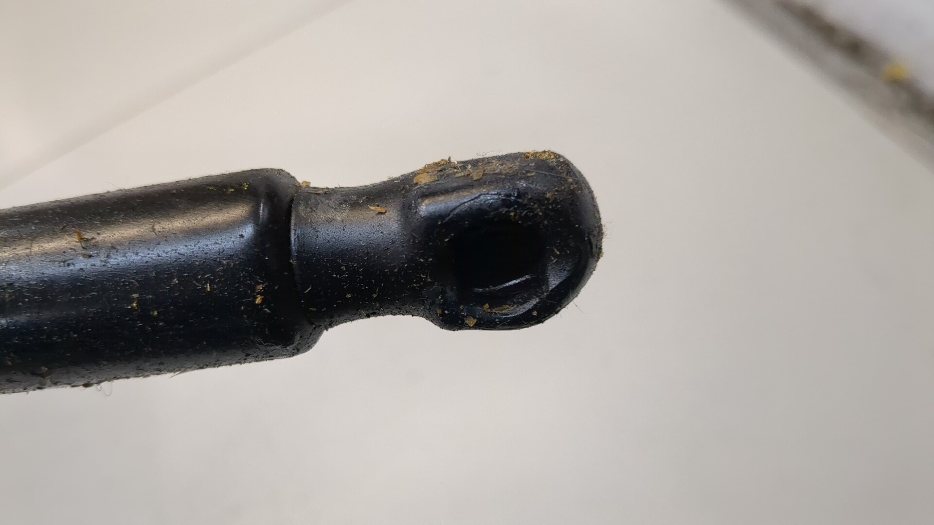 Амортизатор крышки багажника