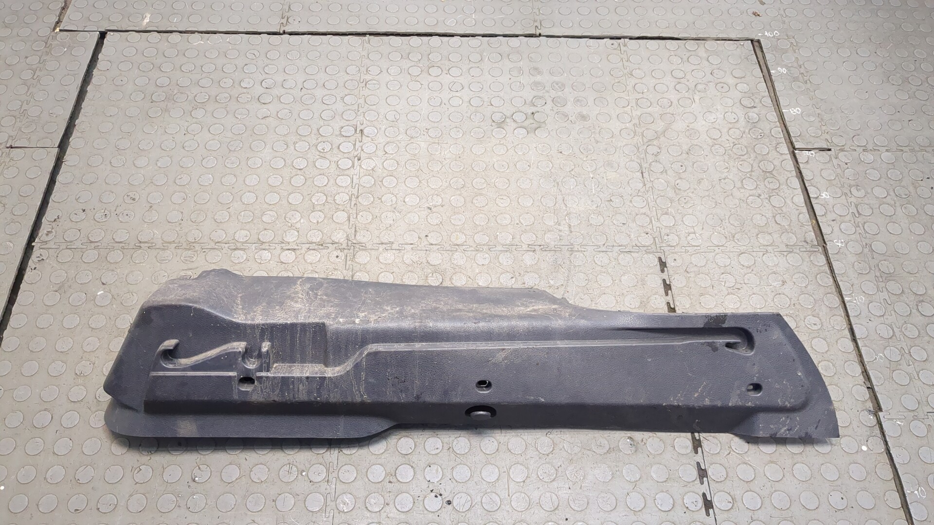 Обшивка багажника