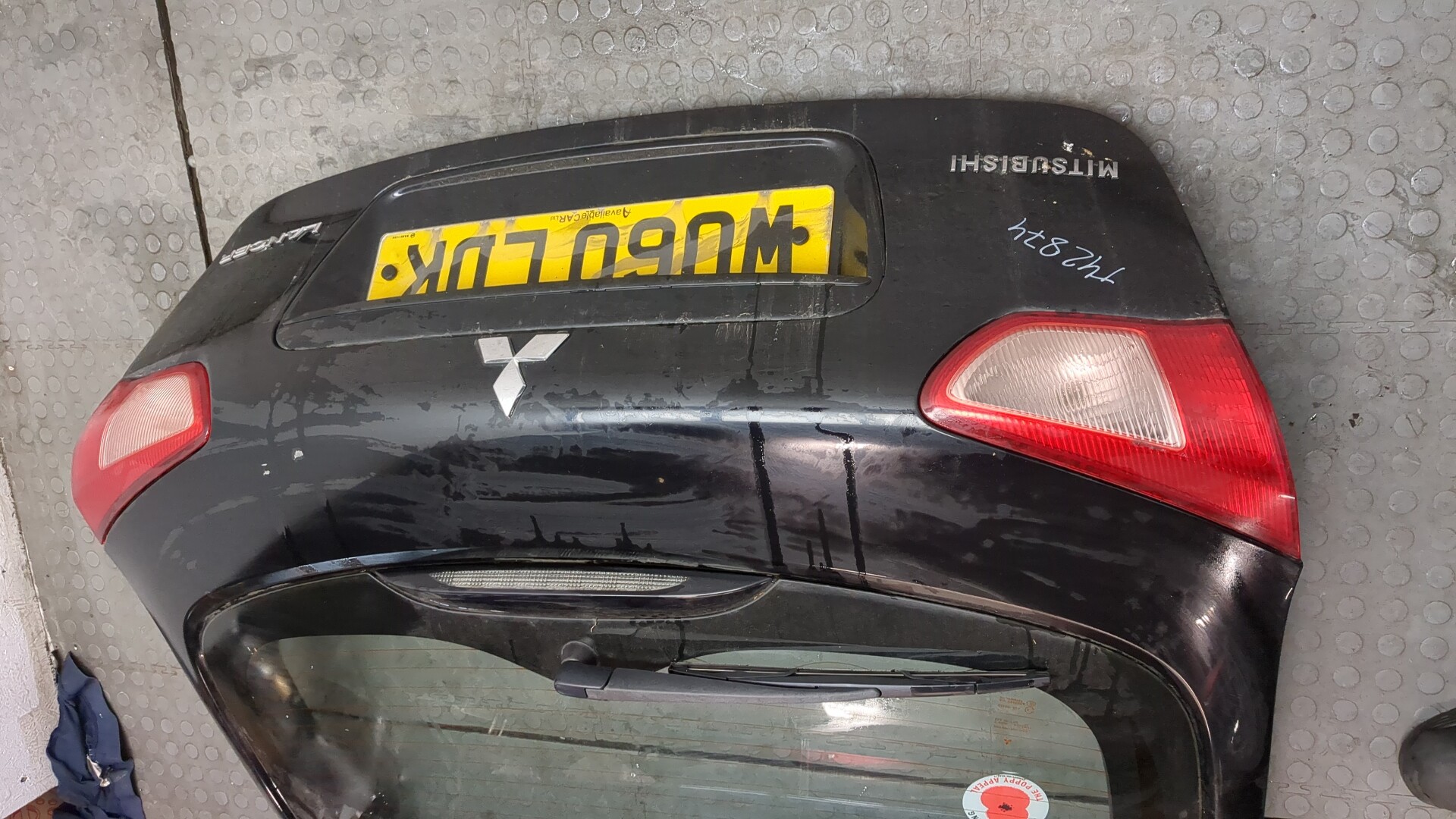 Дверь багажника