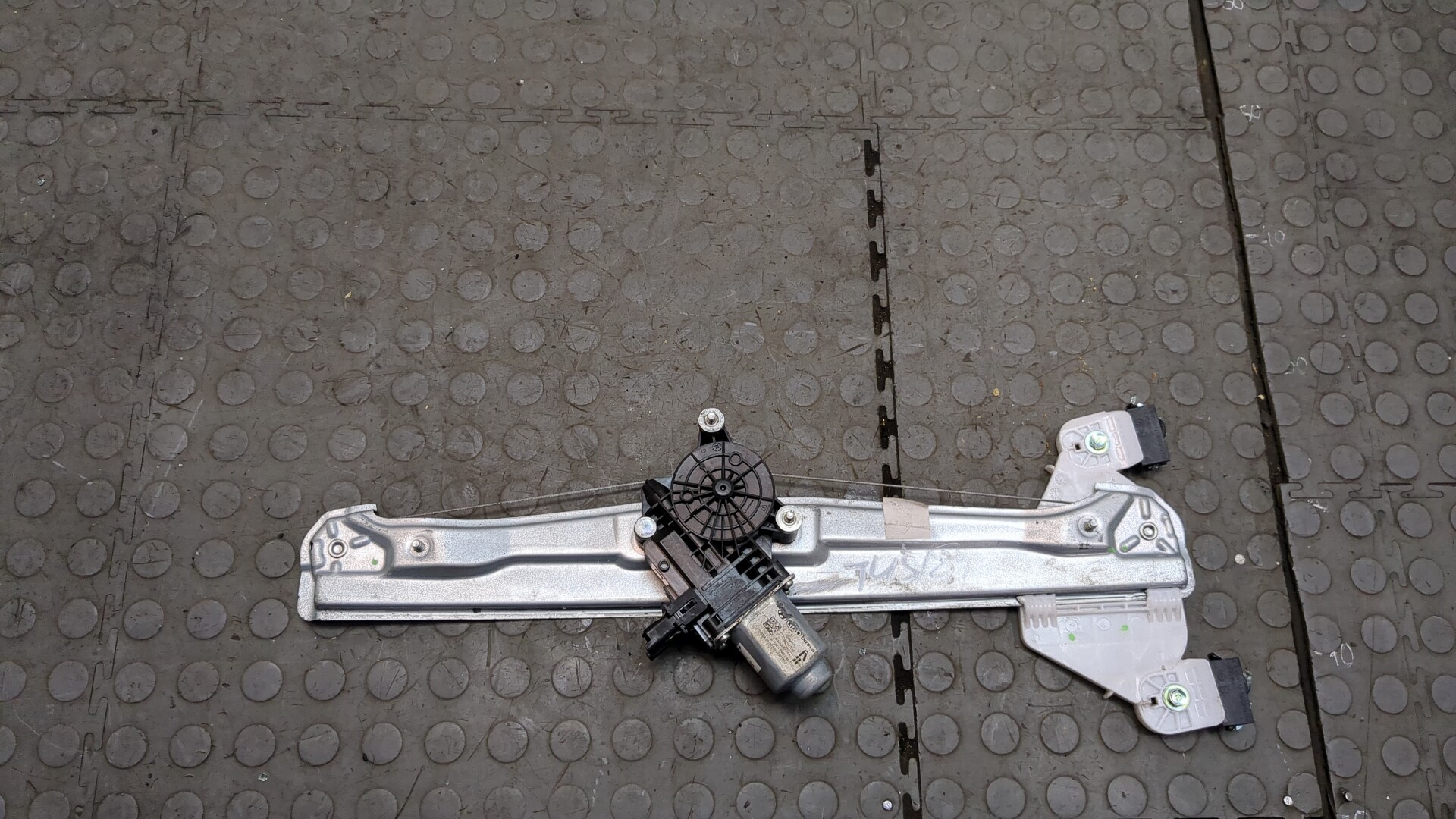 Стеклоподъемник электр. передний правый