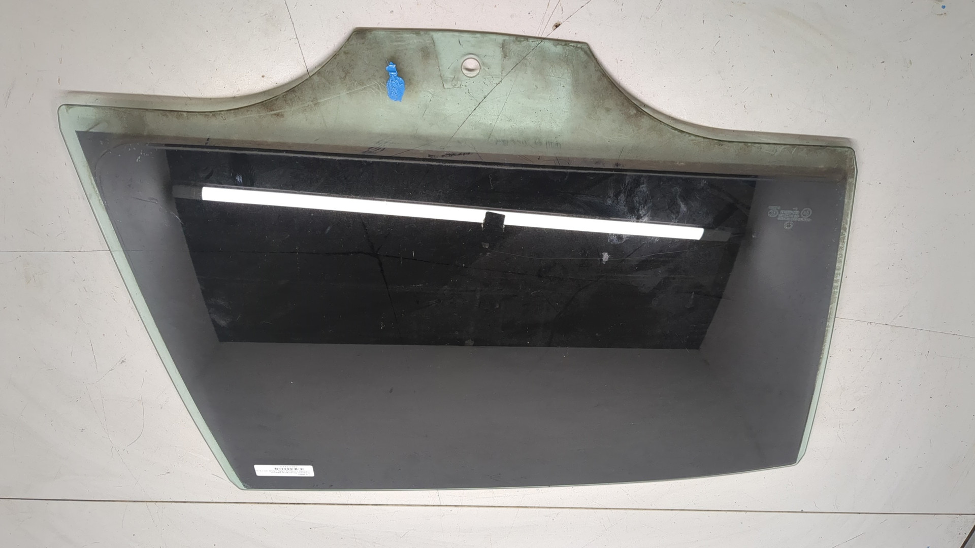 Стекло двери задней правой