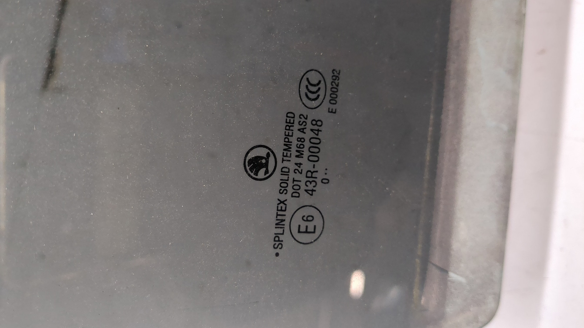 Стекло двери задней правой