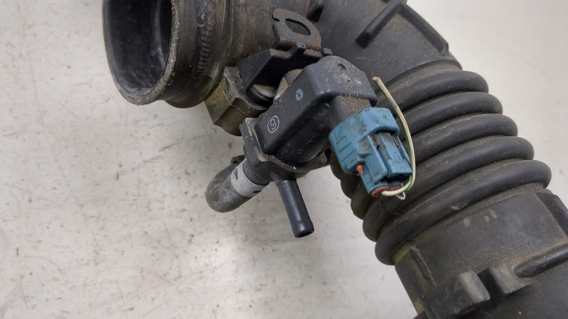 Патрубок воздушного фильтра