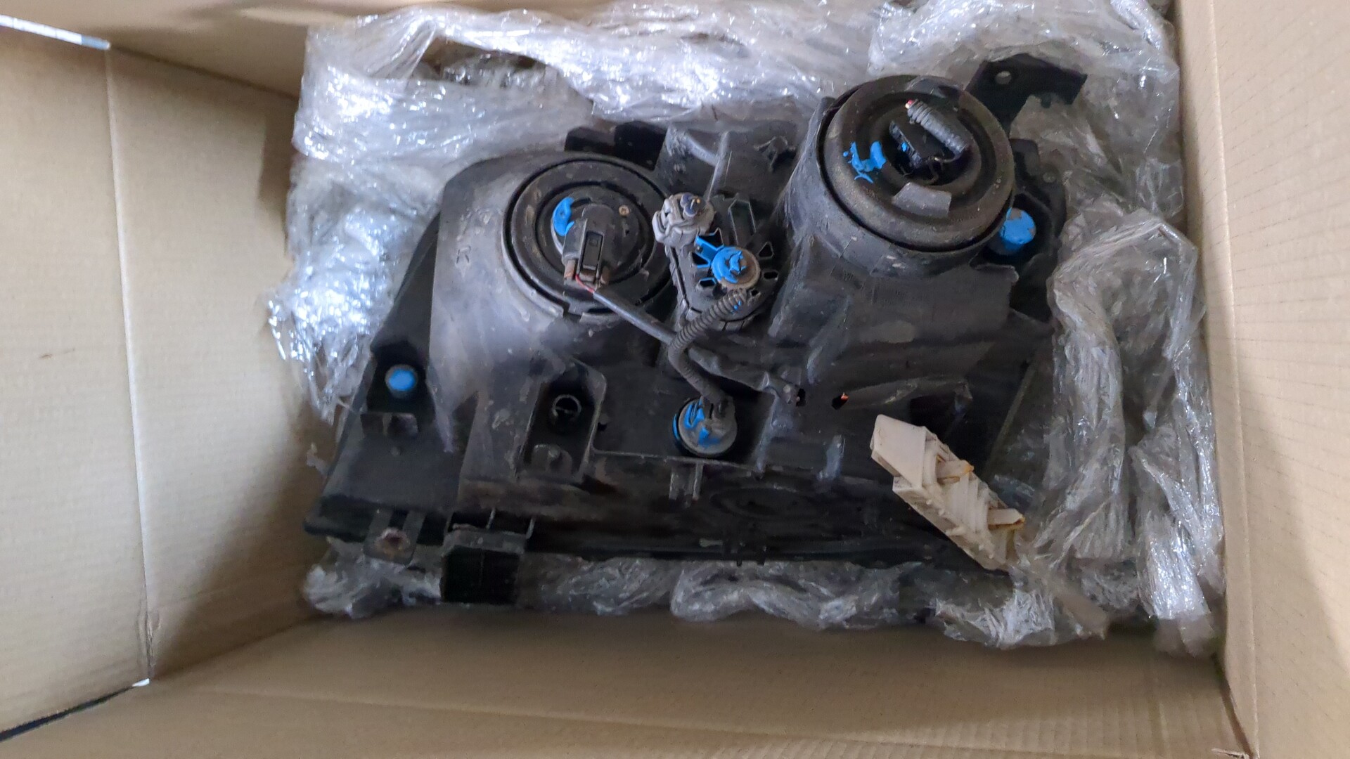 Фара правая