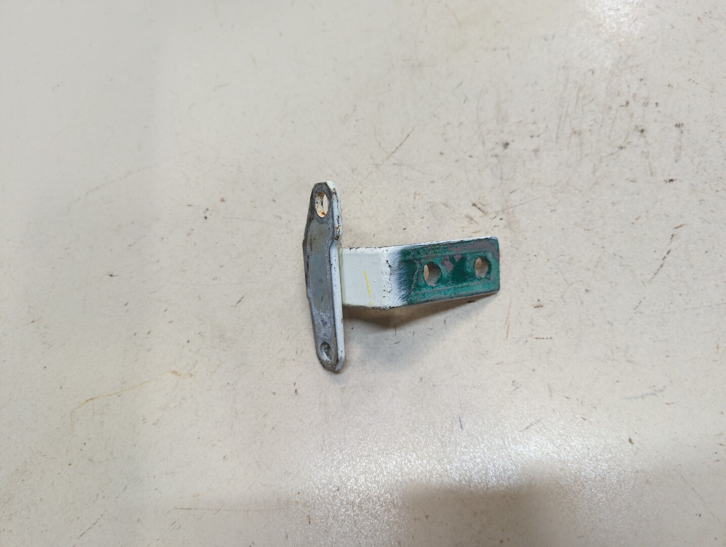 Петля двери