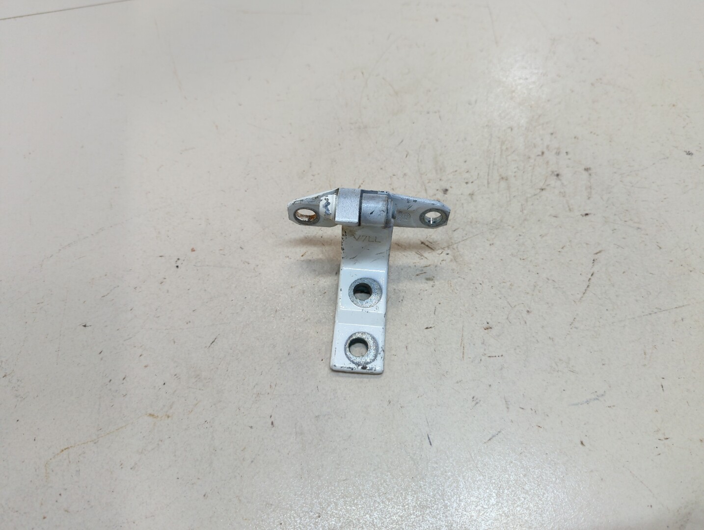 Петля двери