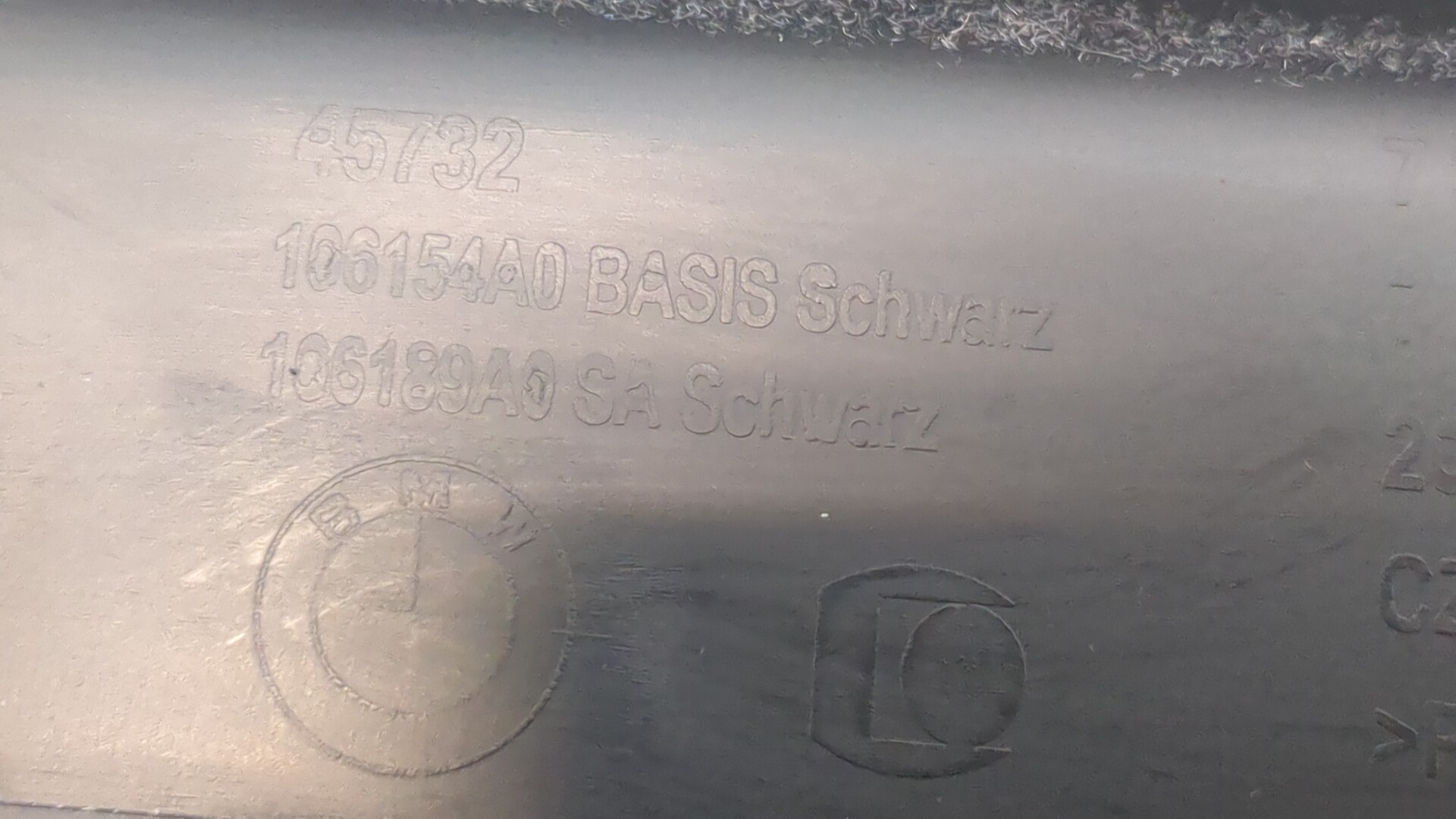 Обшивка двери багажника